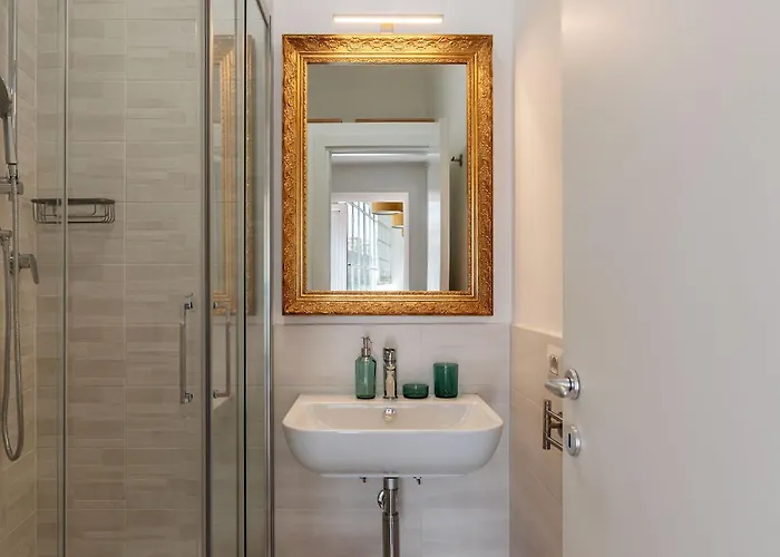 2 Bedroom Flat With Two Private Vatican Terrace Apartment *