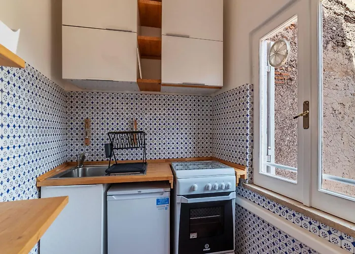 2 Bedroom Flat With Two Private Vatican Terrace *